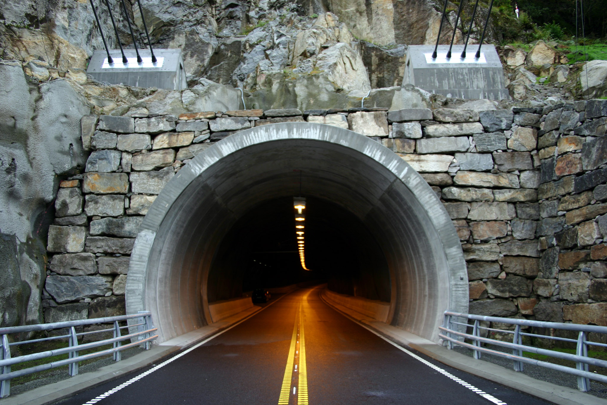 Teistedal tunnel portal vest